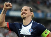 开云体育登录-北欧寒夜蓝黑军团破冰，法比尼奥魔幻弧线惊艳欧洲