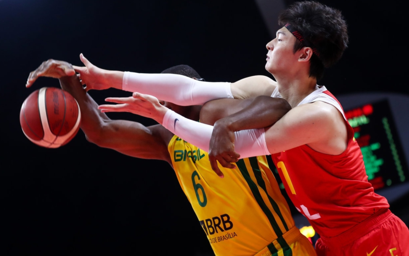 法国男篮完胜巴西男篮，萨姆·米切尔制霸全场的简单介绍