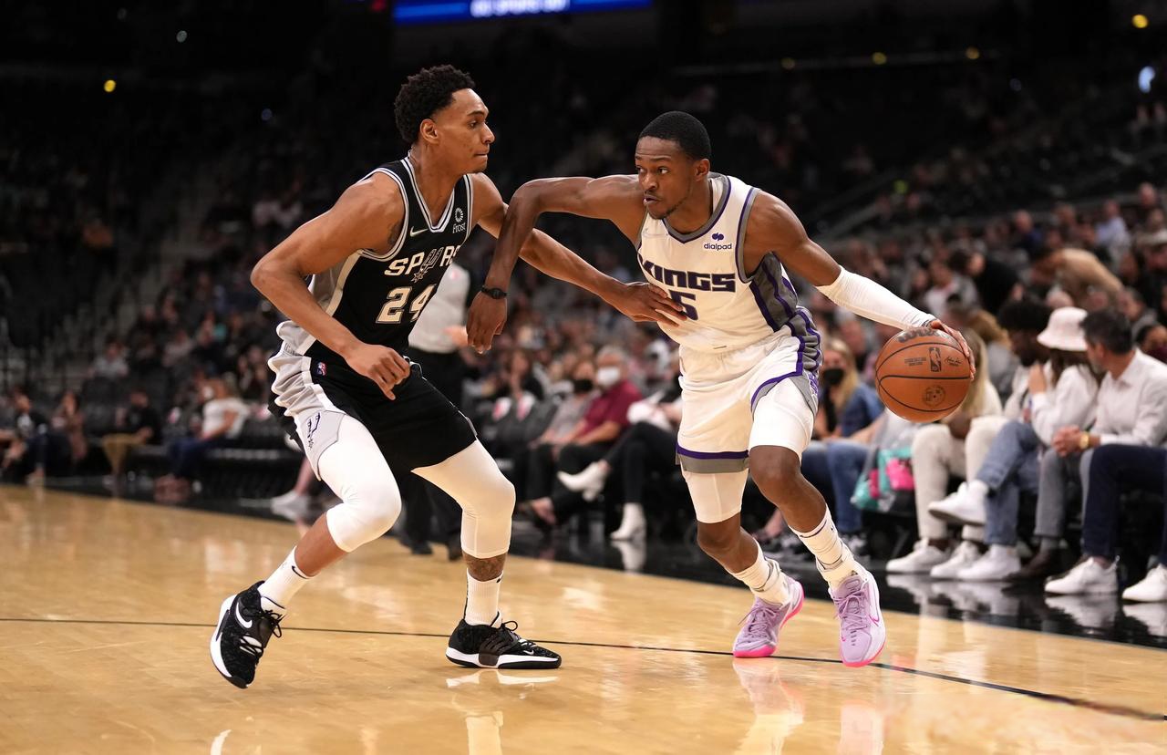 马刺横扫德国男篮，福克斯爆发神勇的简单介绍