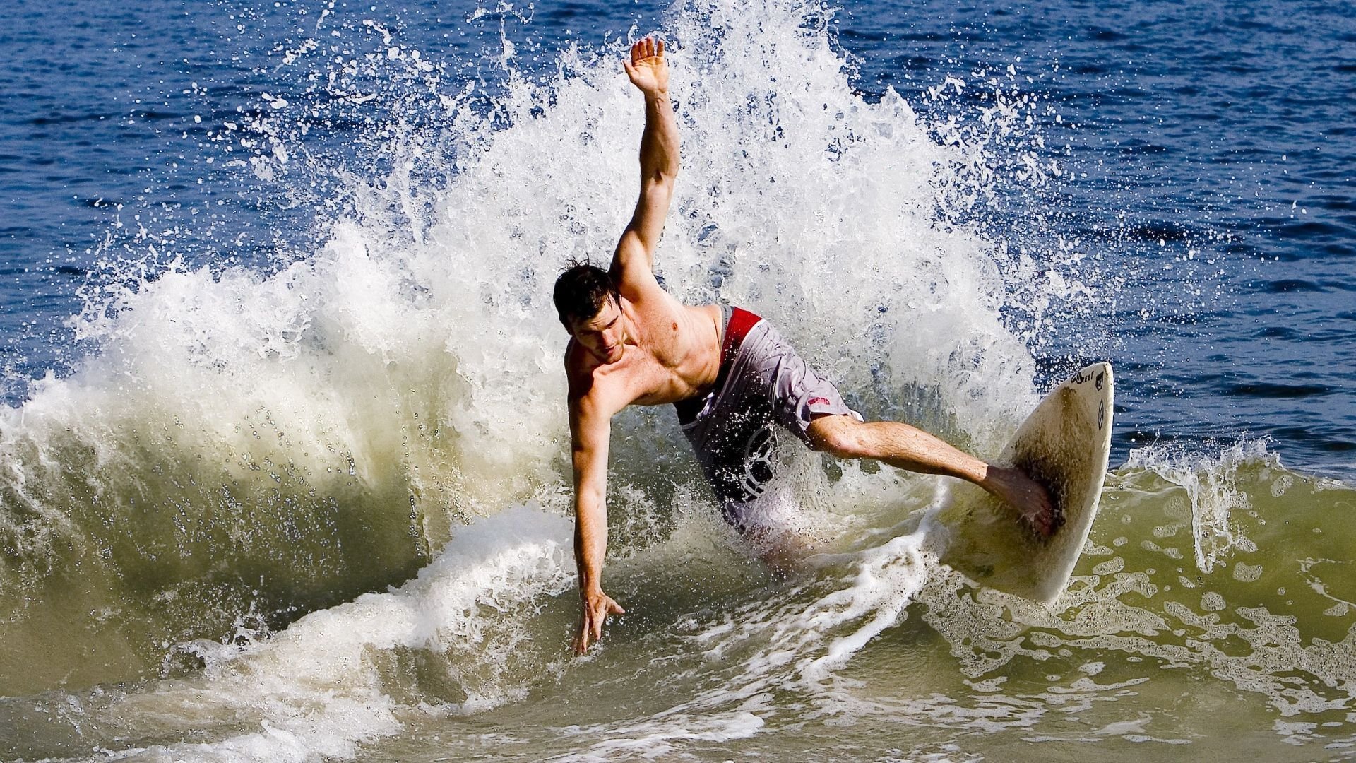 文班亚马的夜行神迹,F1街道赛之夜,他用连续得分拉开时代的差距