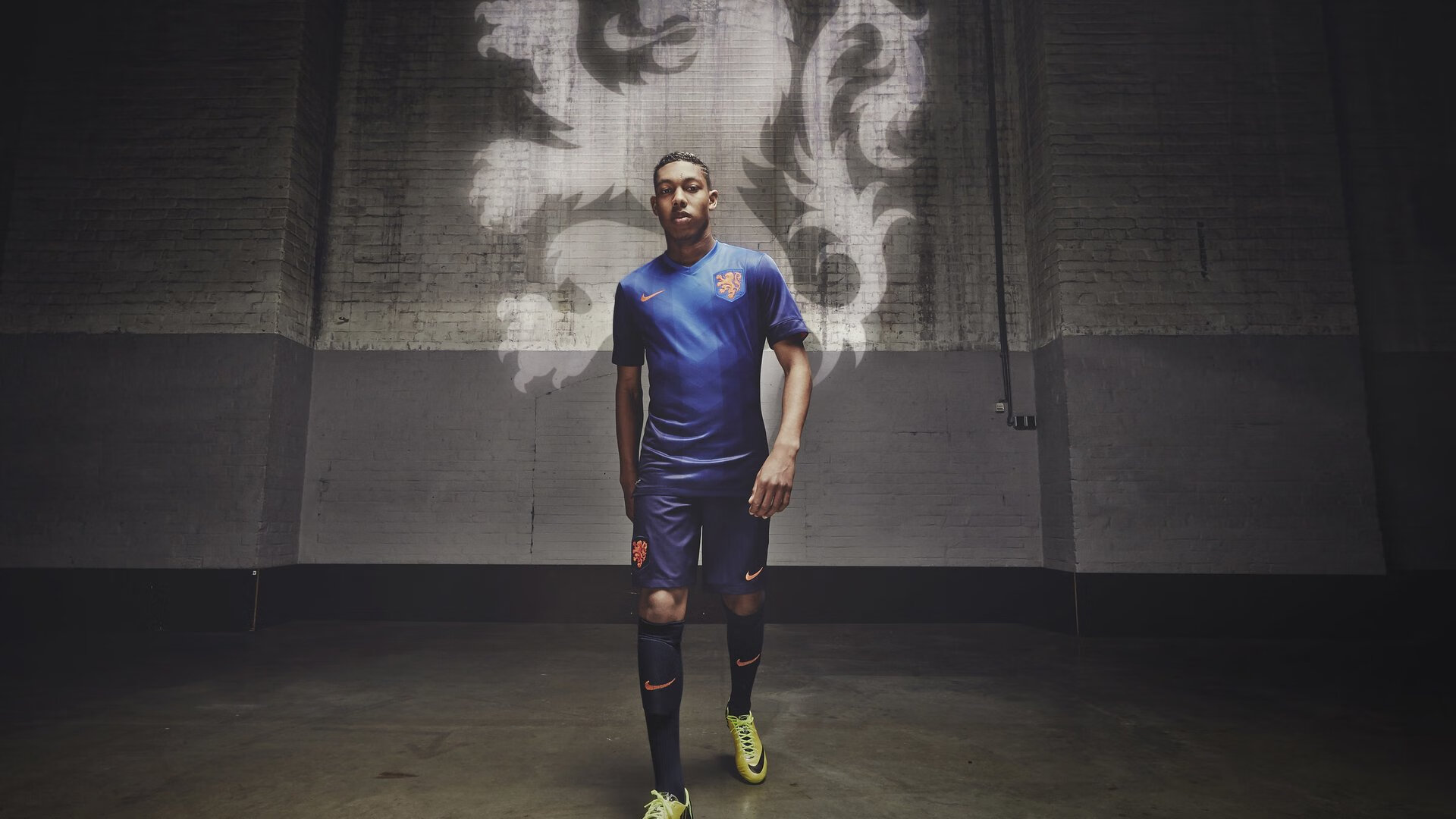 三笘薰的魔法与那不勒斯的奇迹,足球世界里的无解与压哨